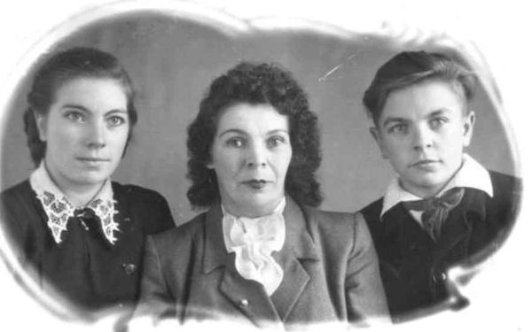 Лилия Дерябина - Белая лилия, или История маленькой девочки, побывавшей в...