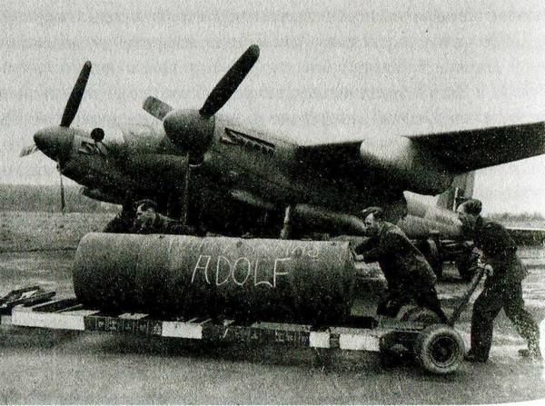 Бен Макинтайр - Агент Зигзаг. Подлинная военная история Эдди Чапмена,...